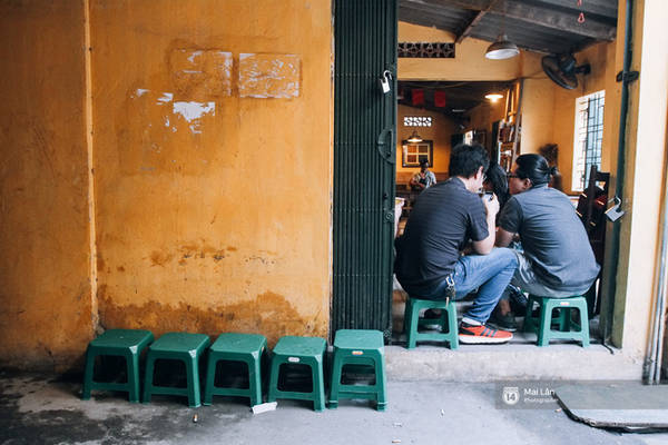 Góc nhìn hoài niệm từ ngoài vào quán