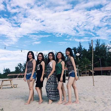 Khách du lịch di chuyển tới Cảnh Dương Beachcamp
