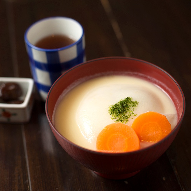 Canh mochi nóng kiểu Kansai nước dùng miso