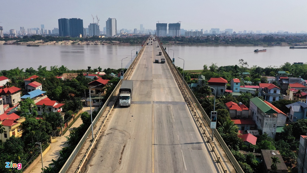 Cảnh vắng xe khác lạ trên những cây cầu nổi tiếng Hà Nội