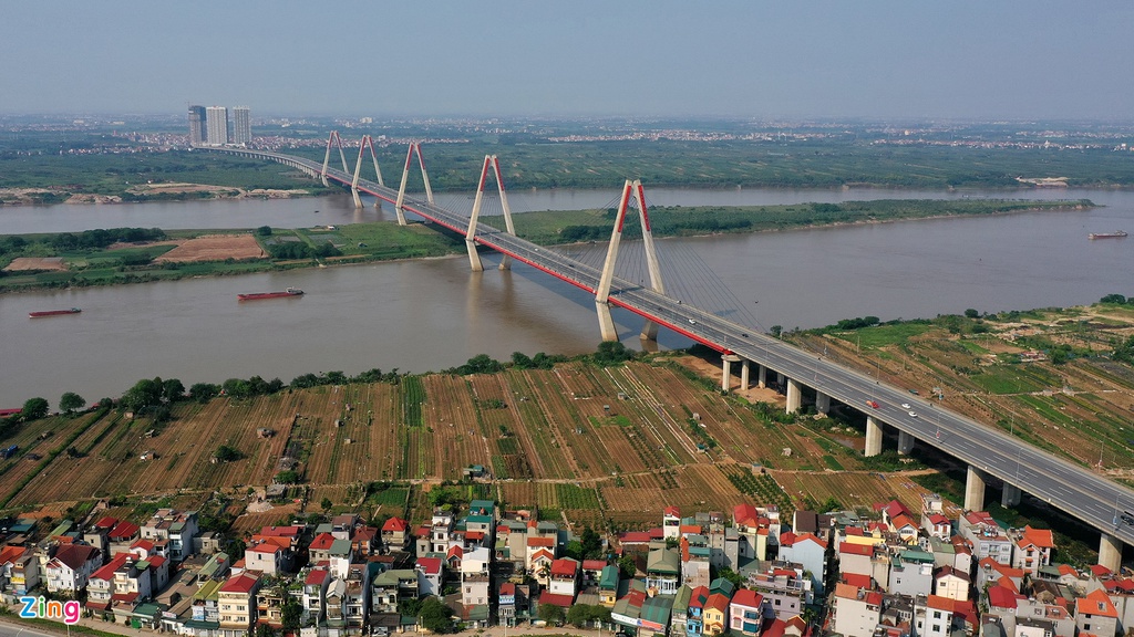 Cầu Nhật Tân hoàn thành tháng 1/2015, nối huyện Đông Anh bên kia sông với quận Tây Hồ, điểm đầu từ phường Phú Thượng, quận Tây Hồ, điểm cuối tại xã Vĩnh Ngọc huyện Đông Anh.