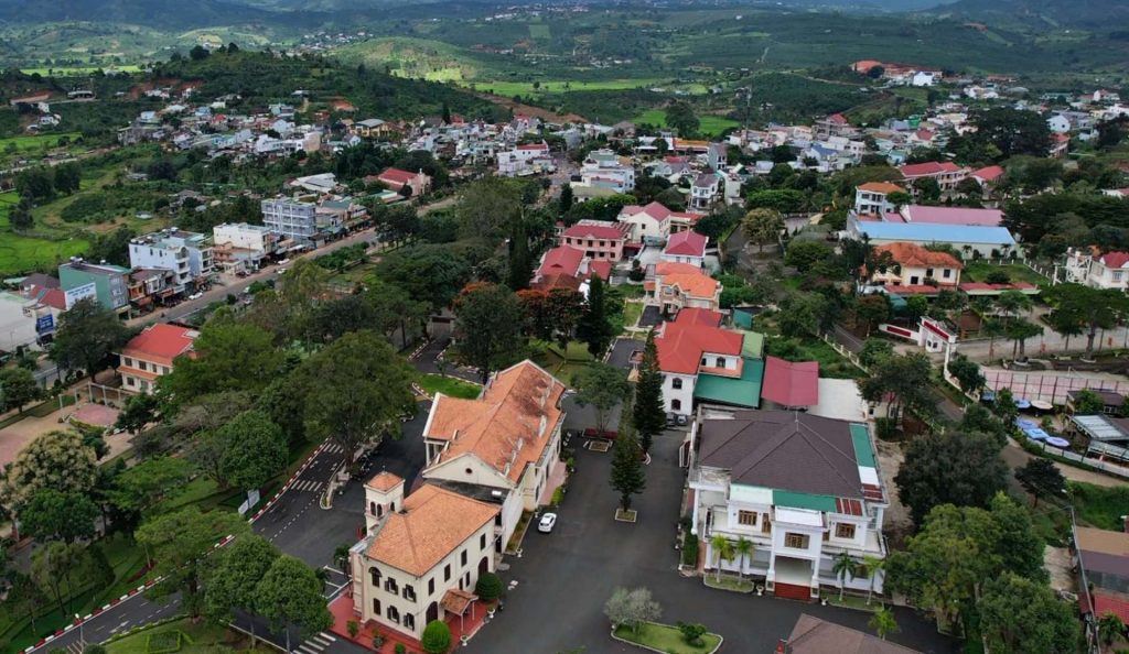Dinh tỉnh trưởng Di Linh nổi bật giữa phố núi cao nguyên Di Linh