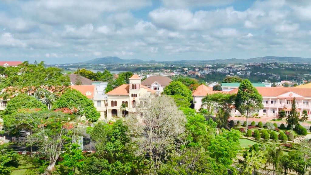 Không gian xung quanh Dinh tỉnh trưởng Di Linh