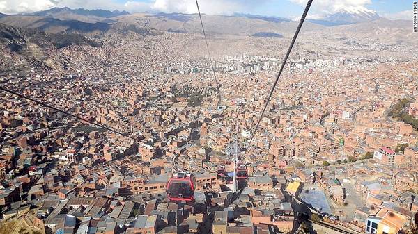 Cáp treo Mi Teleferico nối La Paz với El Alto qua dãy Andes