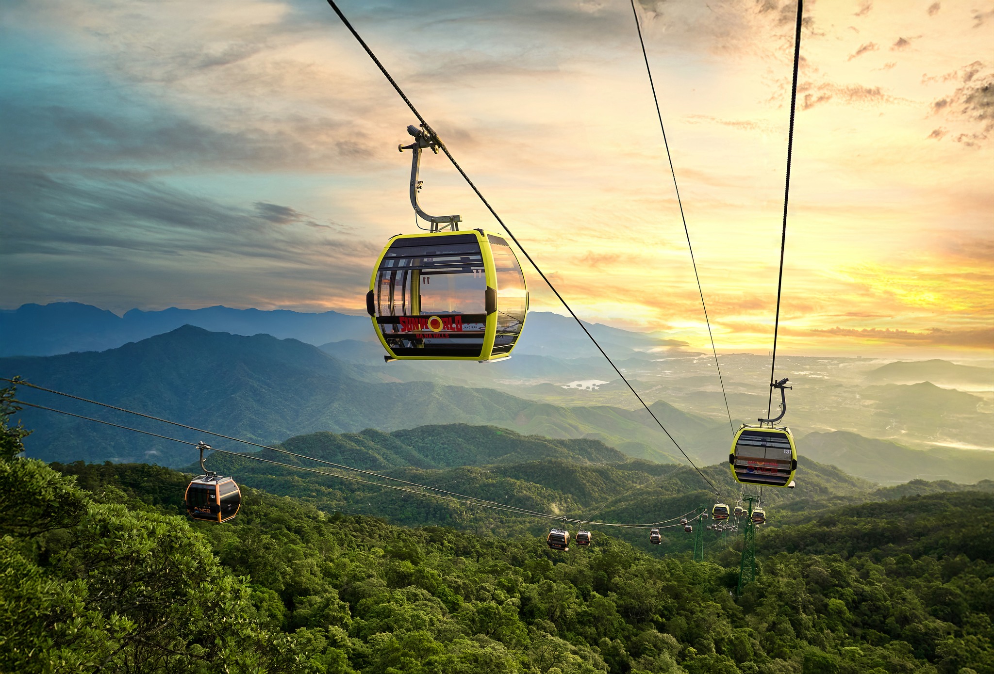 Cáp treo Việt Nam tại đỉnh Bà Nà Hills Đà Nẵng