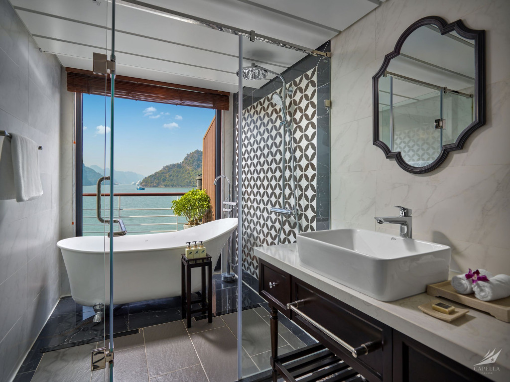 Du thuyền Capella Hạ Long bể bơi và sundeck Du thuyền Capella Hạ Long bể bơi và sundeck