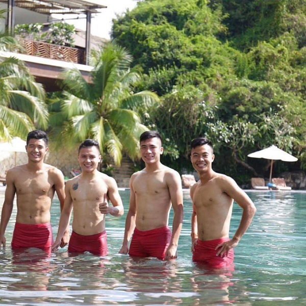 Đức Chinh Quang Hải U23 Việt Nam nghỉ dưỡng tại resort cuối tuần