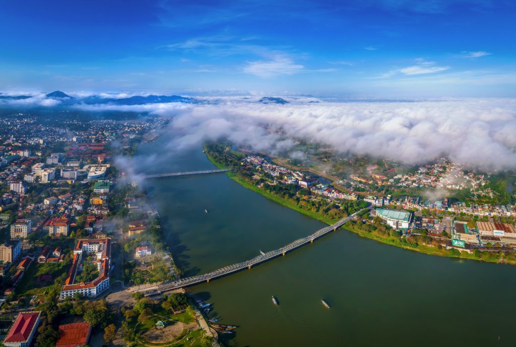 Cầu Trường Tiền 6 vài 12 nhịp... Ảnh: heritagevietnamarilines.com