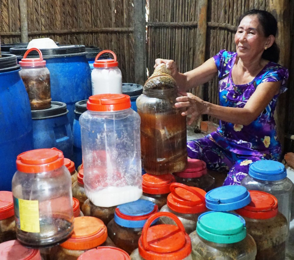 Không gian làm mắm cá trắm cỏ. Ảnh: Đăng Huỳnh/Báo Cần Thơ.