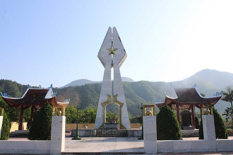 Công trình đài tưởng niệm tại khu di tích Pò Hèn
