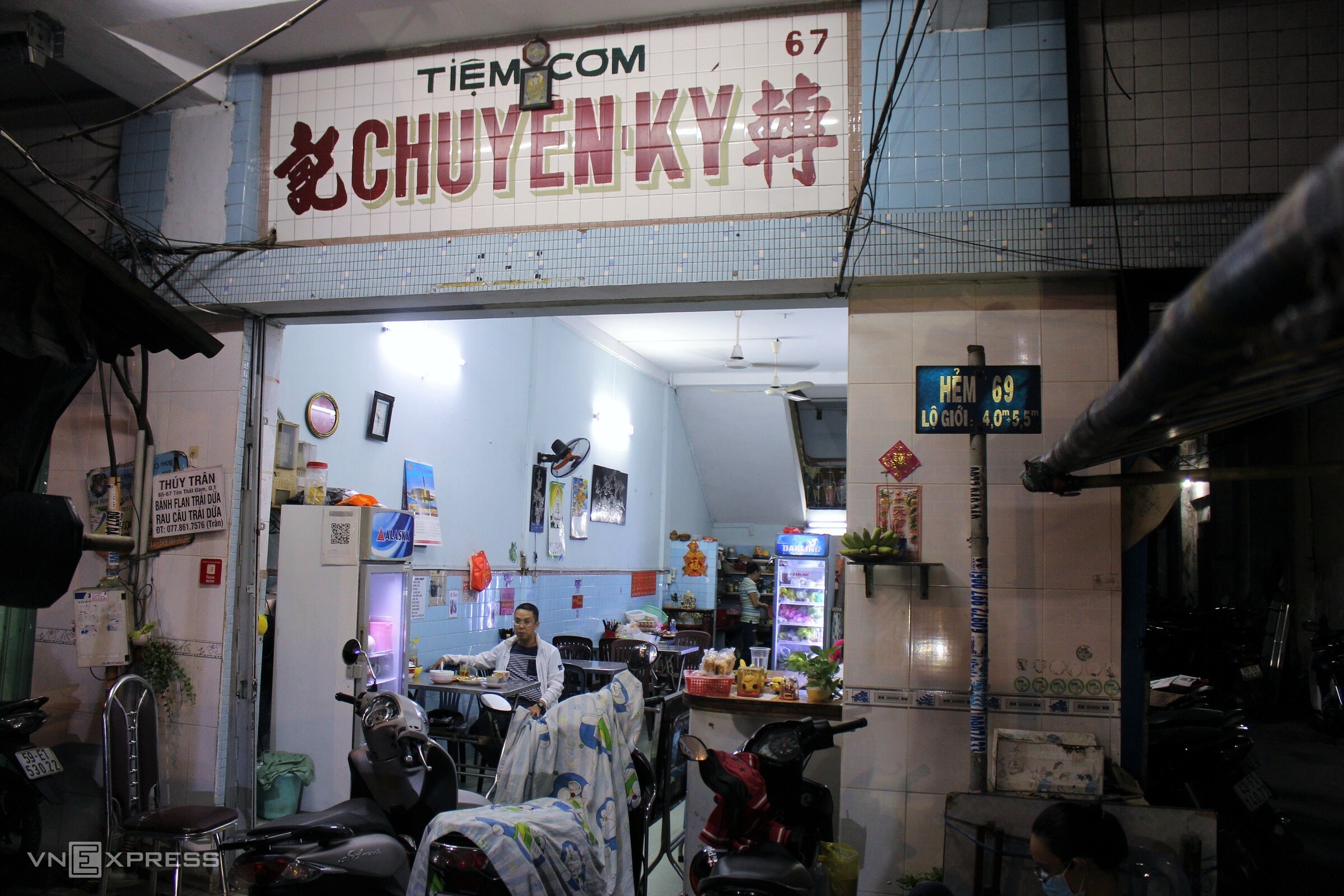 Cơm thố Chuyên Ký - quán ăn Sài Gòn lâu năm