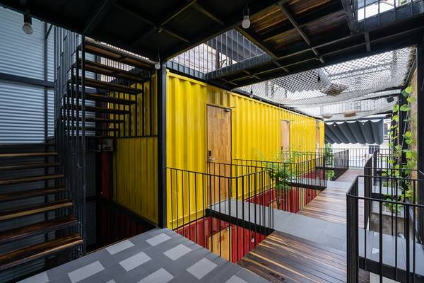 Không gian ngoài trời Ccasa Hostel Thiết kế container sáng tạo tại homestay Nha Trang Ccasa