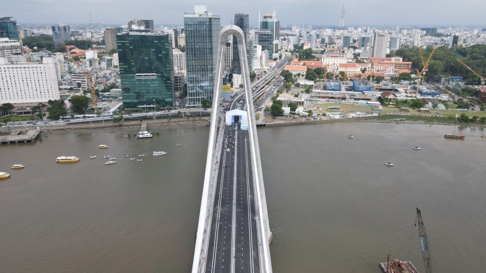 Cầu Ba Son nhìn từ trên cao.