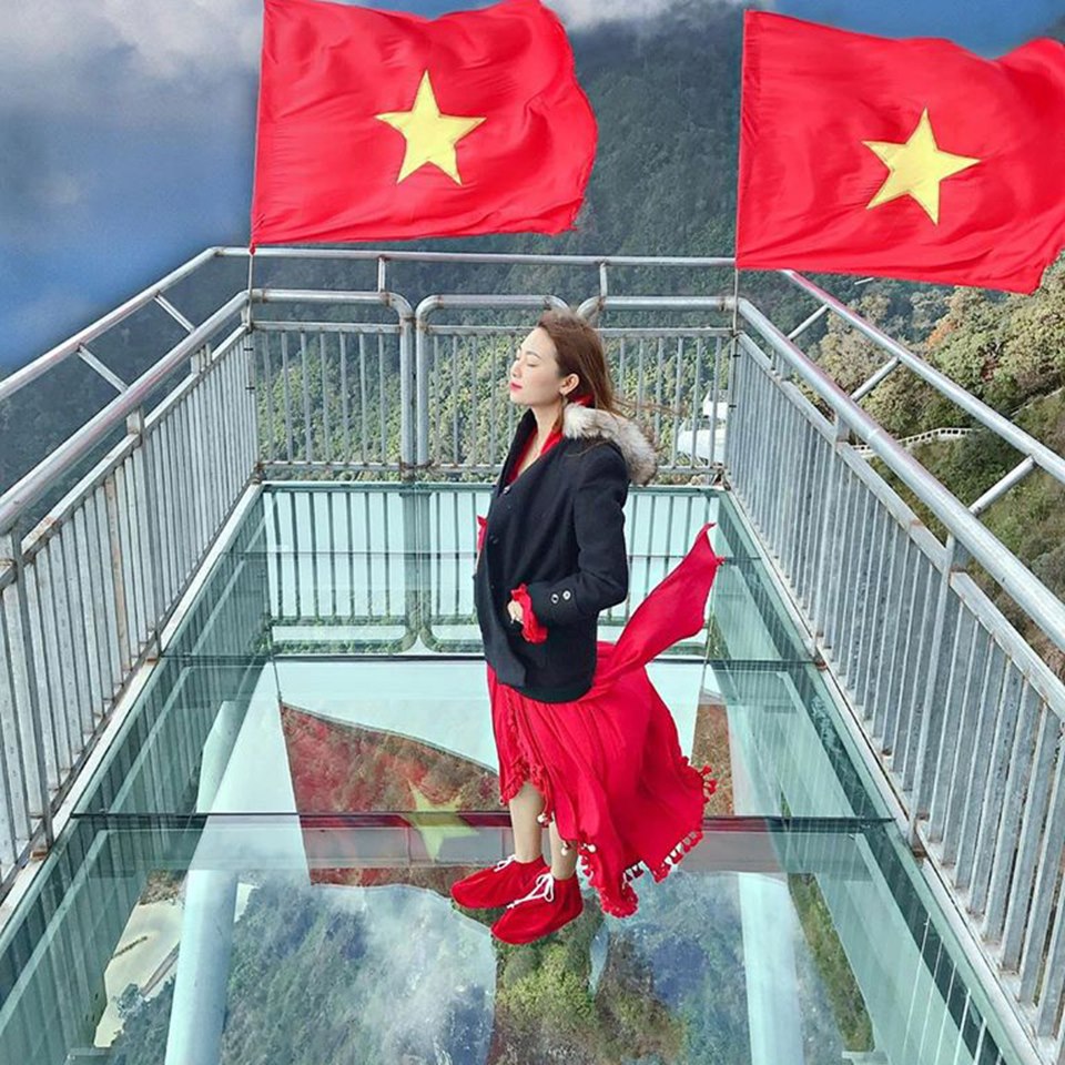 Cầu kính Rồng Mây trên đỉnh Ô Quy Hồ tour Tây Bắc