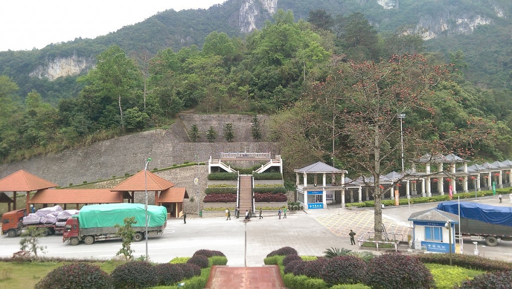 Cửa khẩu Hữu Nghị ivivu 1