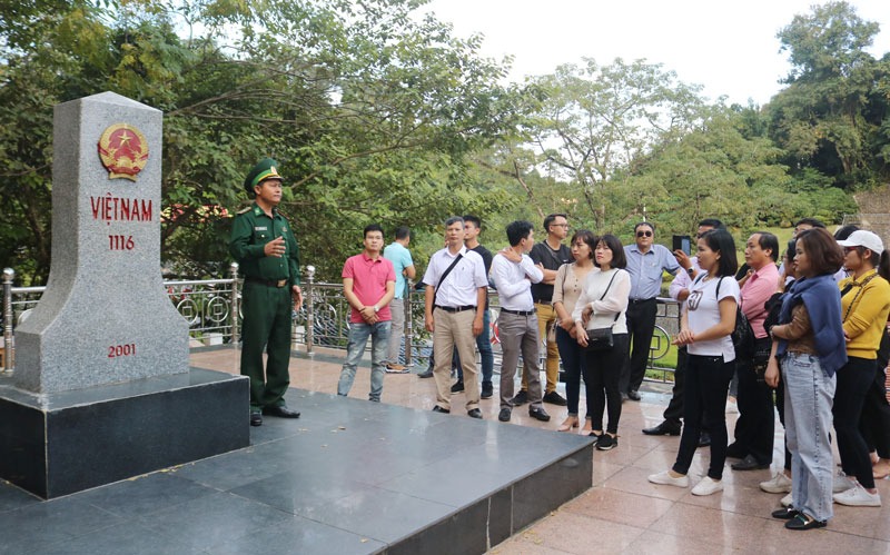 Cửa khẩu Hữu Nghị ivivu 2
