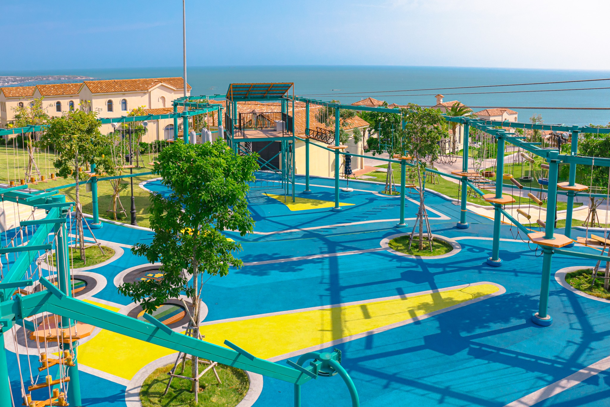 Khu zipline và trò chơi mạo hiểm trên không tại Centara Mirage Mũi Né