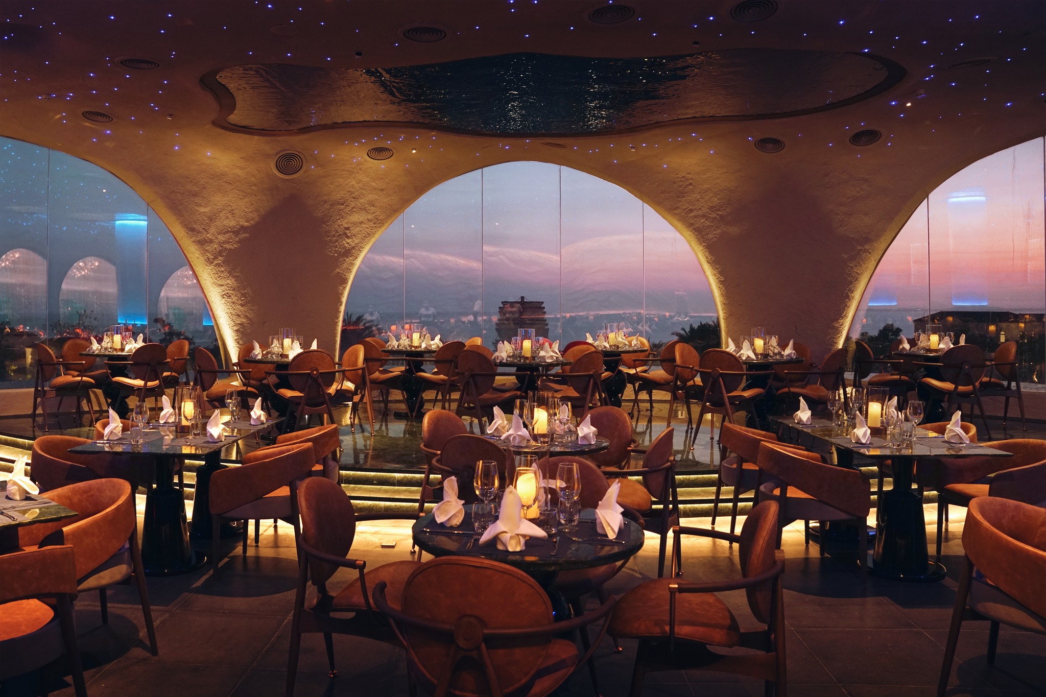 Waterfall Dining Lounge tại Centara Mirage Mũi Né