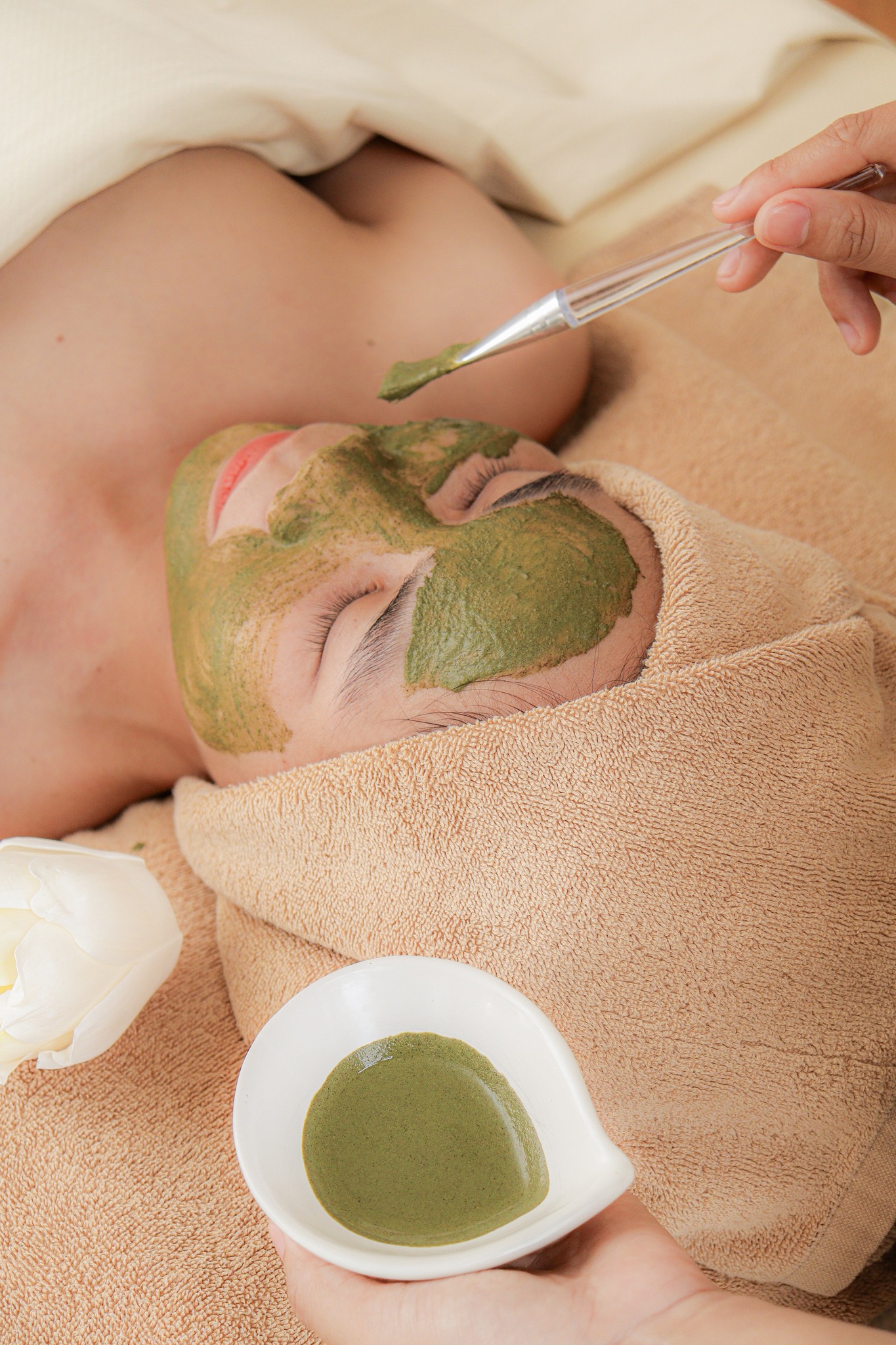 Đắp mặt nạ tại Spa Cenvaree Centara Mirage Mũi Né