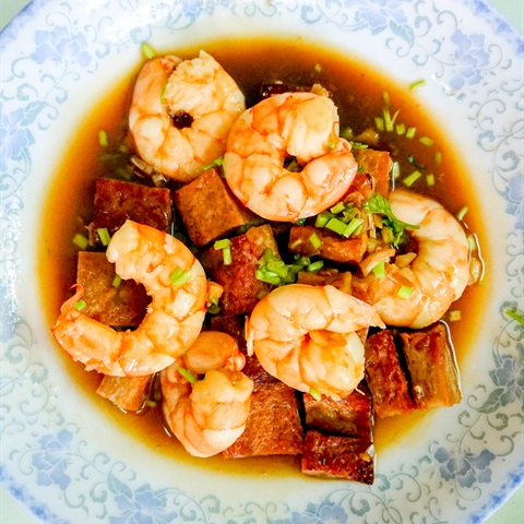 Món chả cá kho tôm thơm ngon đậm đà