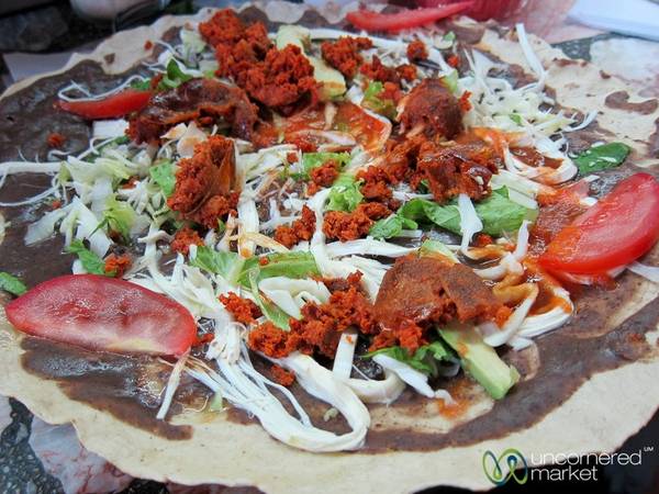Tlayuda - bánh mì dẹt đặc sản Oaxaca Mexico