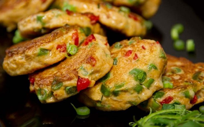 Chả làm từ thịt gà nạc.