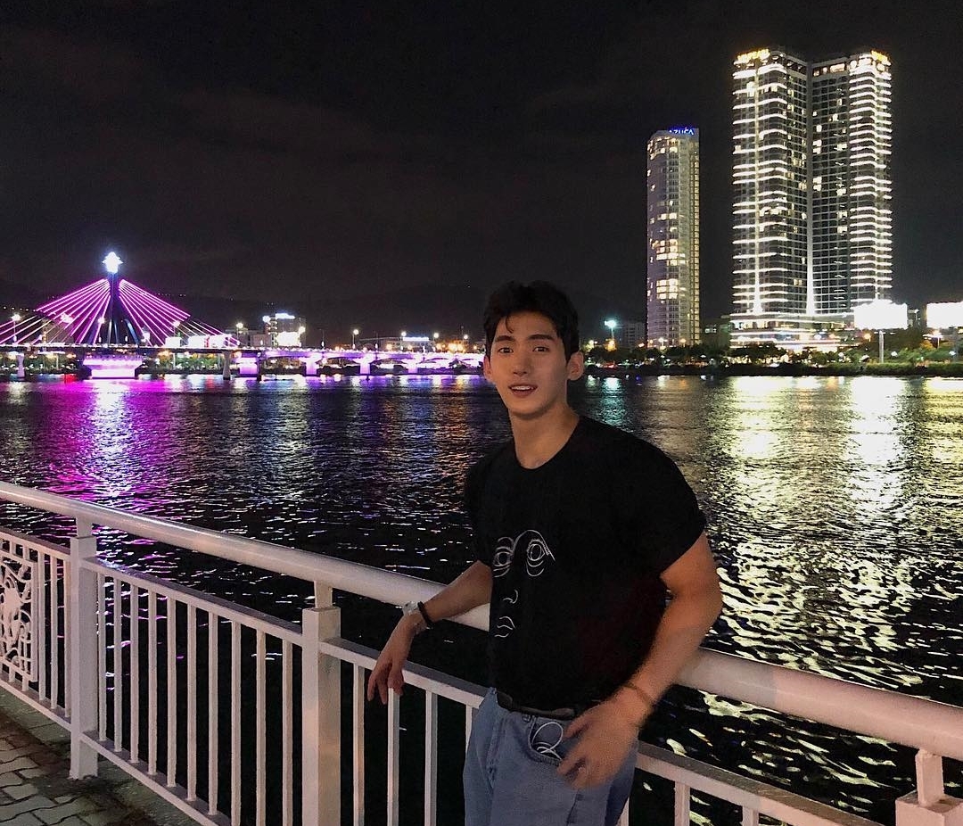 Ngắm cầu quay sông Hàn về đêm du lịch Hội An Đà Nẵng