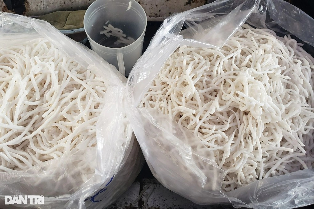Sợi bánh cháo chờ Nam Ô