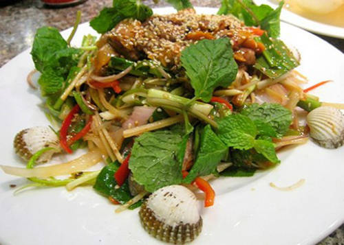 Gỏi sò huyết Thủy Triều độc đáo trong nền ẩm thực Nha Trang