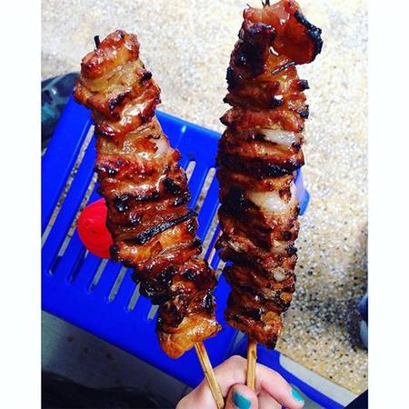 Bánh mì thịt xiên nướng nóng hổi