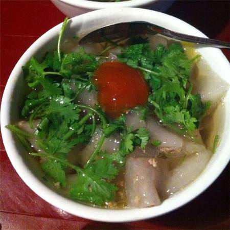 Bánh bột lọc chan nóng hổi