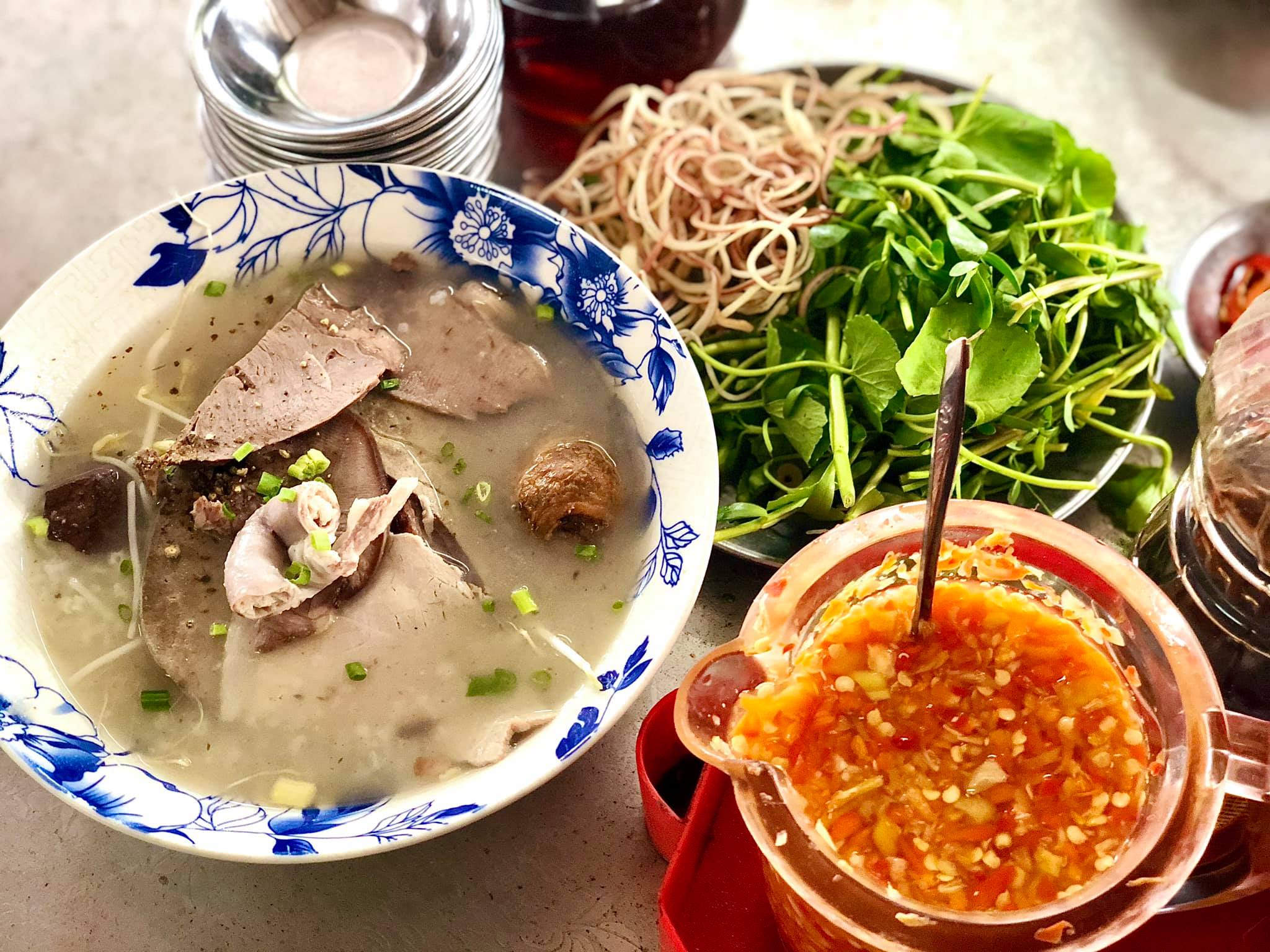 Cháo lòng Cái Tắc khi du lịch Hậu Giang