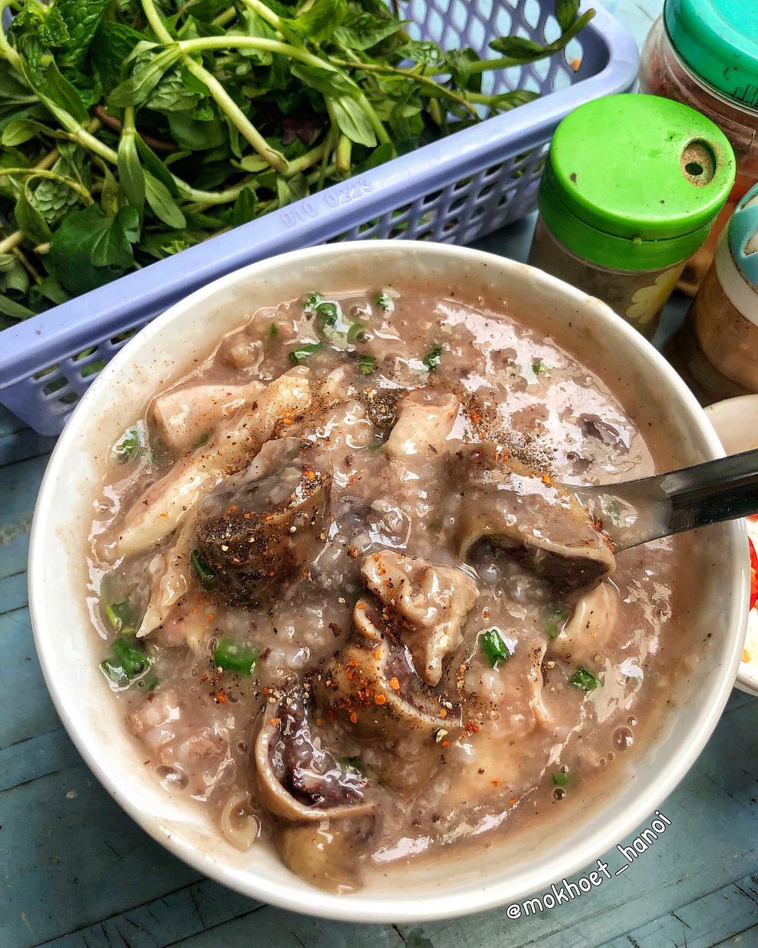 Tô cháo lòng nóng hổi