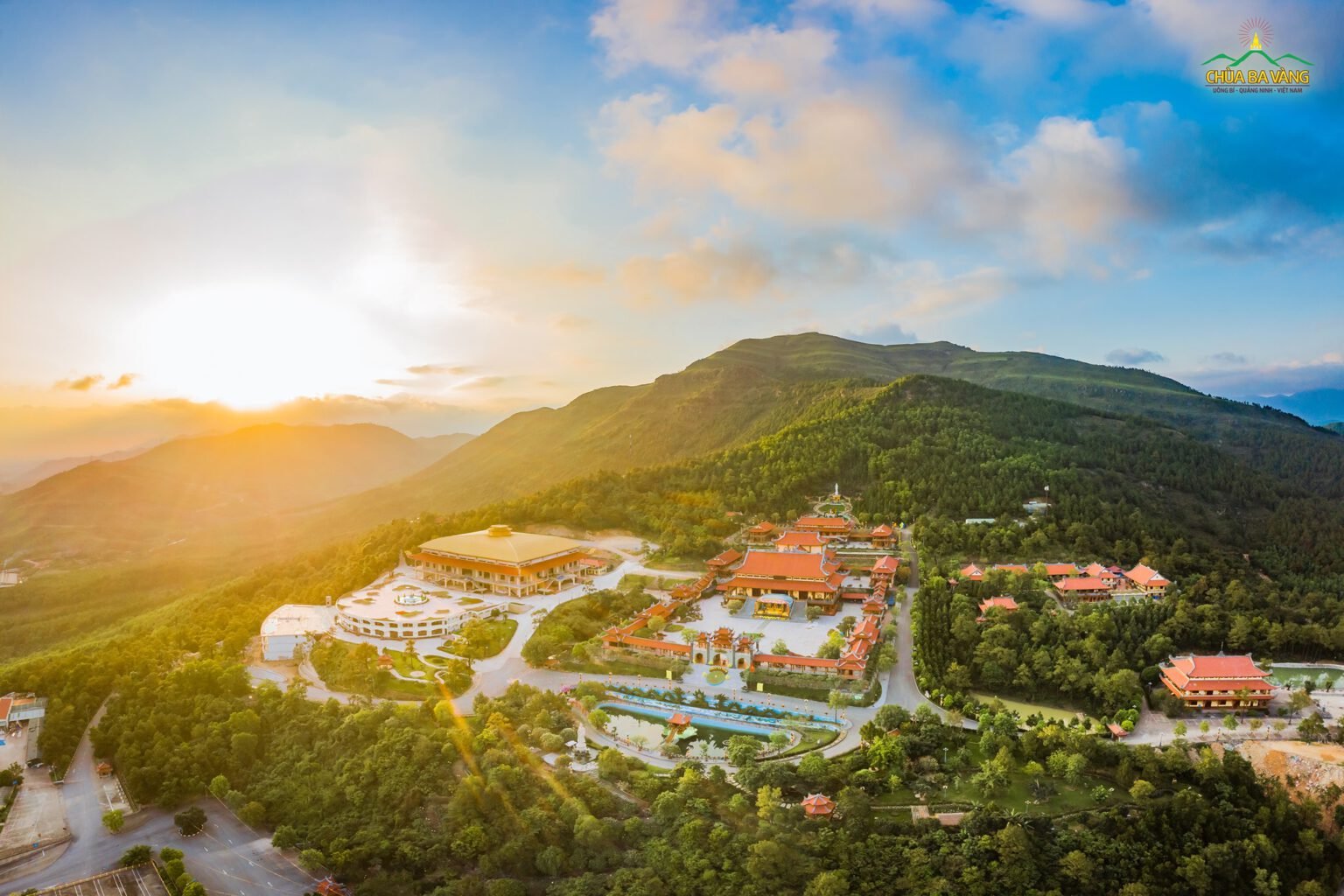 Chùa Ba Vàng Quảng Ninh nhìn từ trên cao