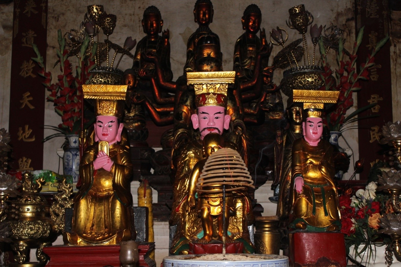 Tượng thờ cổ tại Chùa Nam Thọ du lịch Trà Cổ