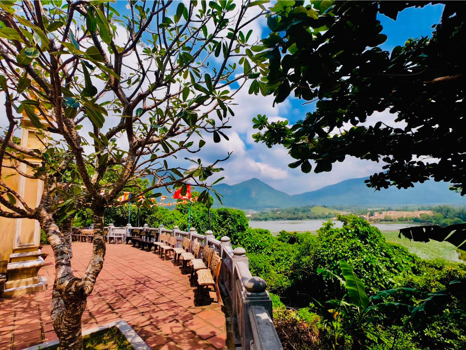 Chùa- Núi- Một-ivivu-2