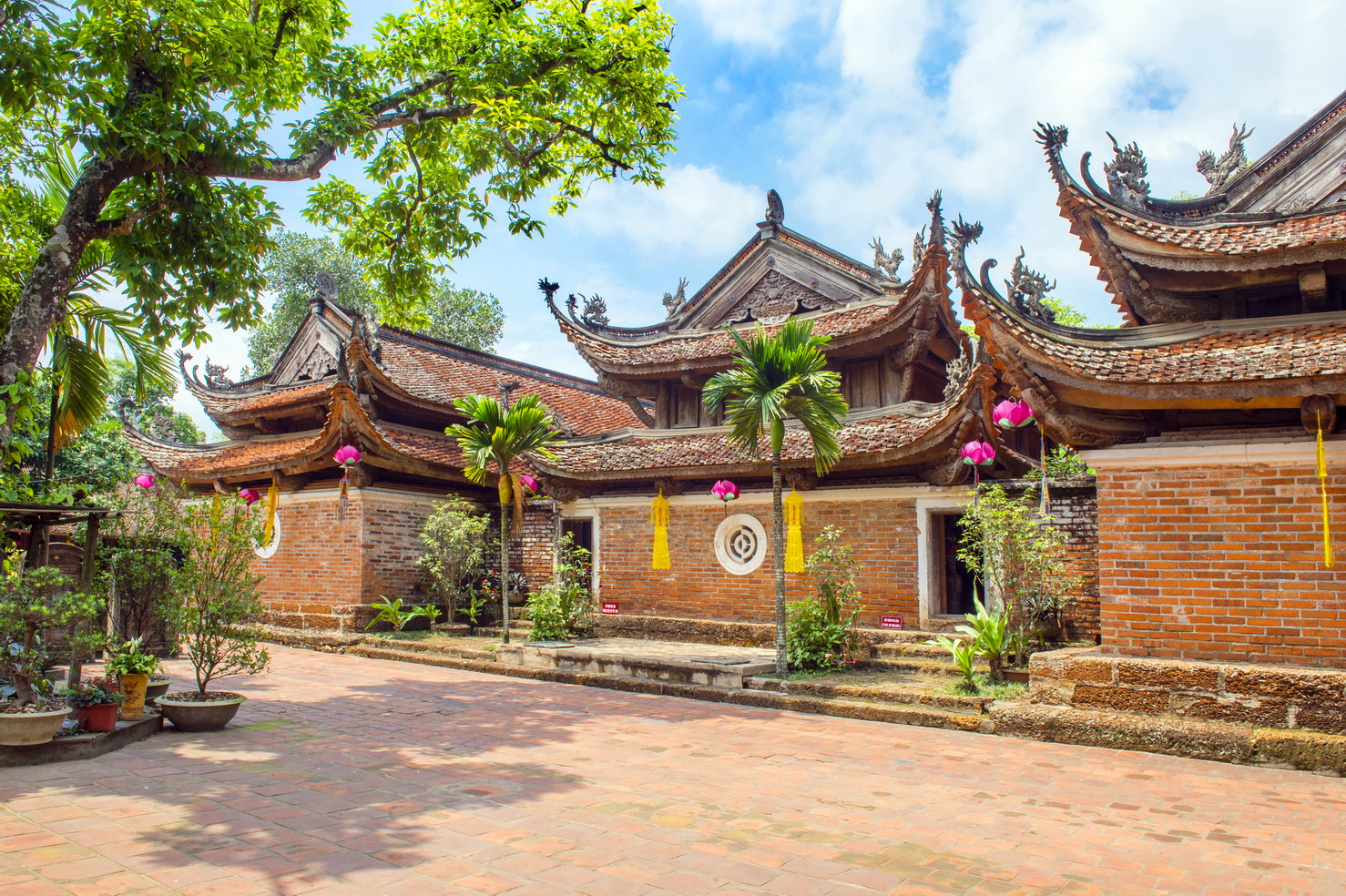 Tượng La Hán tại chùa Tây Phương