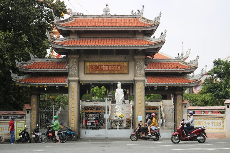 Cổng tam quan Chùa Vĩnh Nghiêm