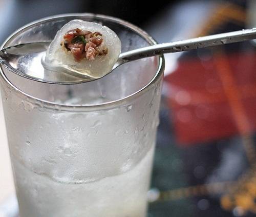 Chè bột lọc heo quay Huế mặn ngọt hài hòa