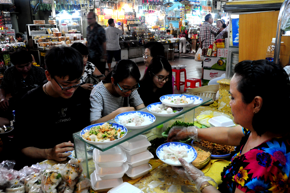 Các hàng ăn tại Chợ Bến Thành Sài Gòn