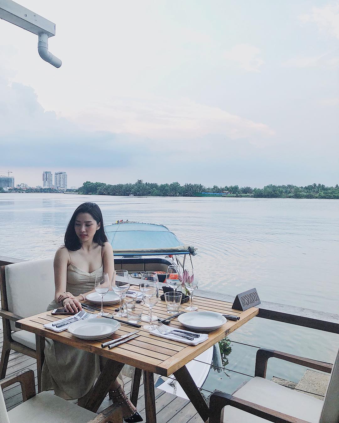 Check-in sáng cuối tuần nhà hàng The Deck Sài Gòn