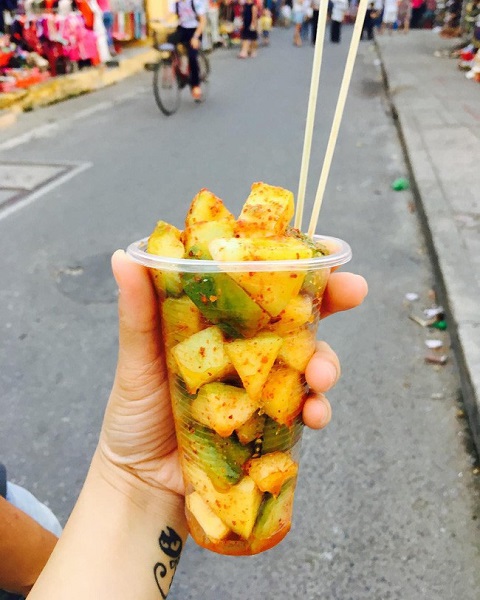 Xoài lắc món ăn vặt Sài Gòn