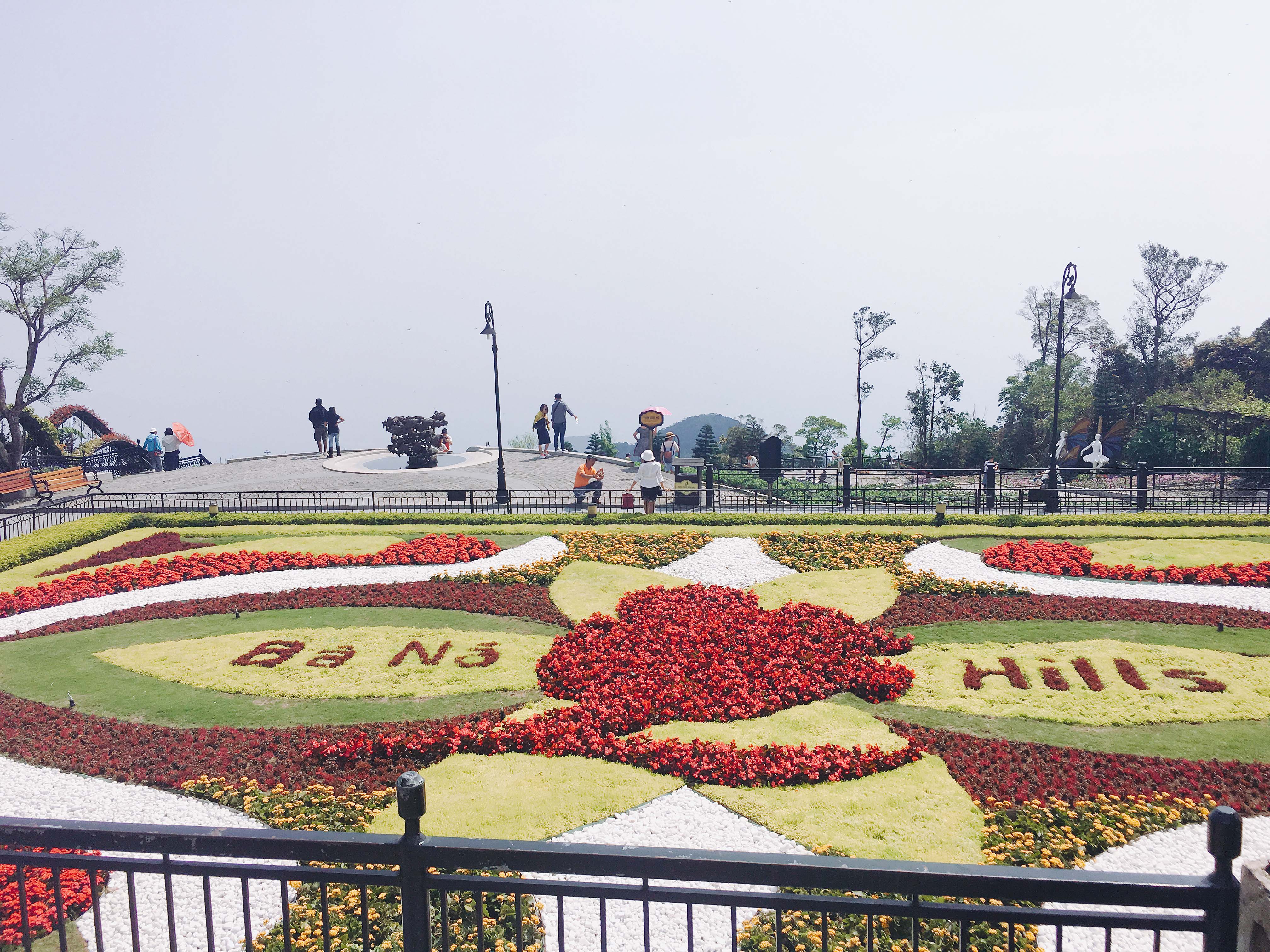 Hàng ngàn loài hoa được sắp xếp đẹp mắt