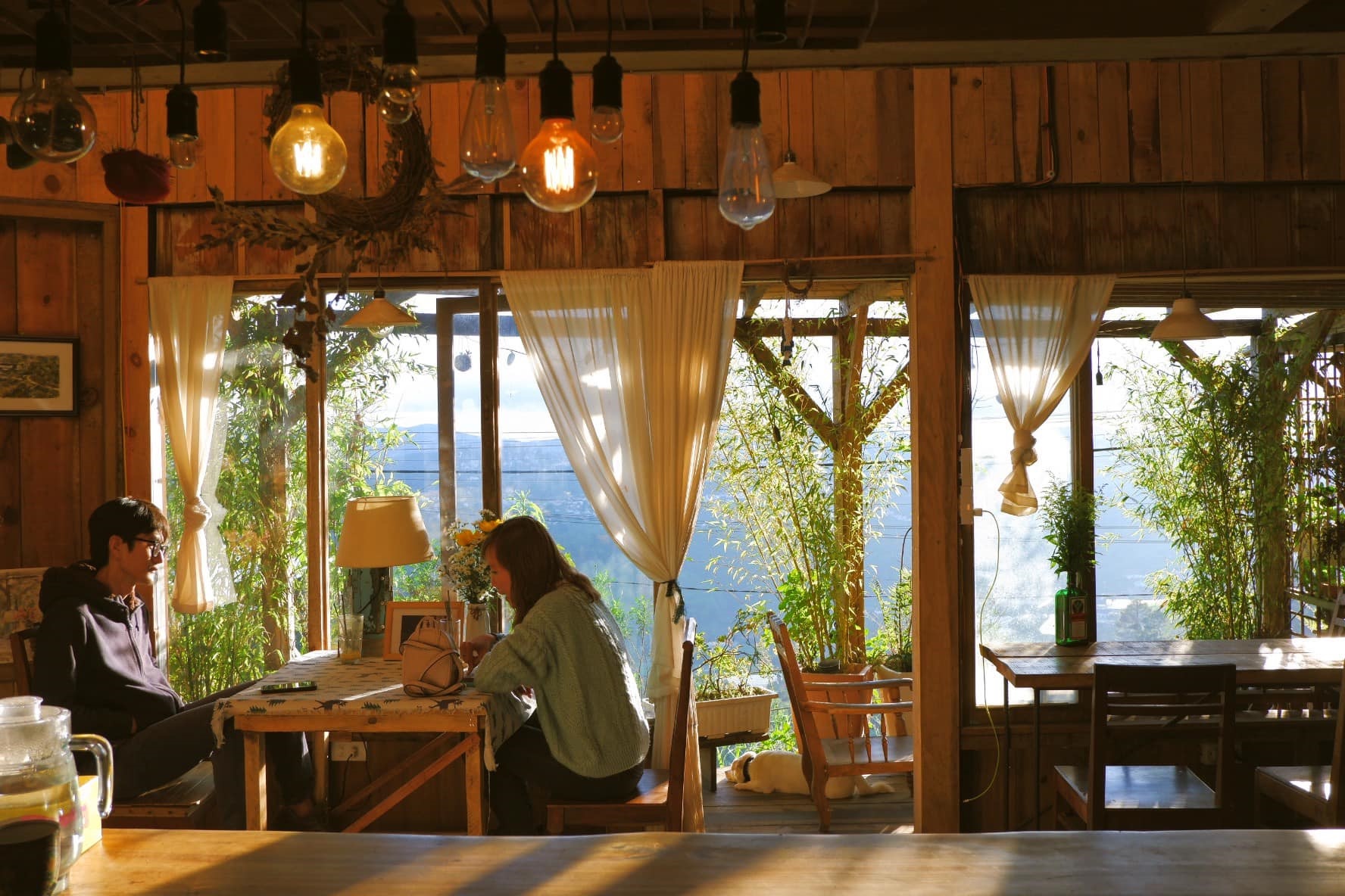Chênh Dalat – quán cà phê ‘đi buổi nào’ cũng đẹp ở Đà Lạt