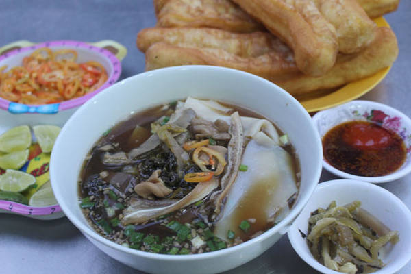 chet-them-voi-to-hu-tiu-ho-sai-gon-ivivu-1