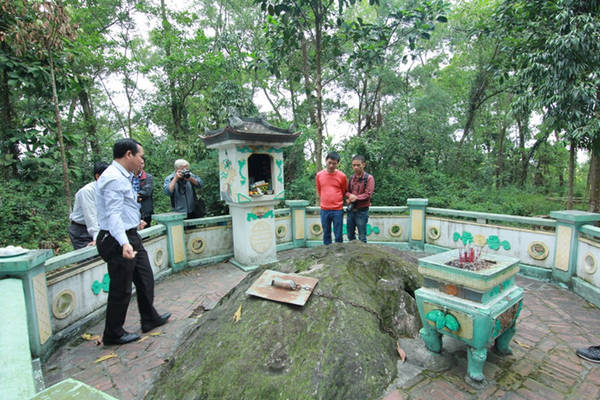 Lễ rước vua sống tại Đền Sái giếng nước