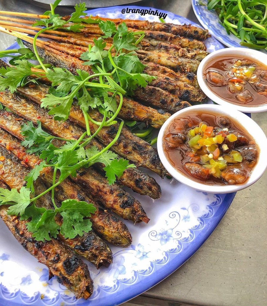 Không gian quán lẩu cá kèo ngon Bà Huyện Thanh Quan