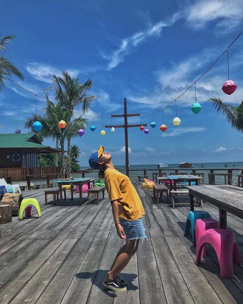 Không gian lãng mạn cà phê view biển Phú Quốc