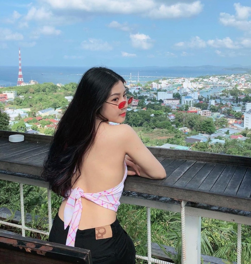 View biển từ Rory's Bar