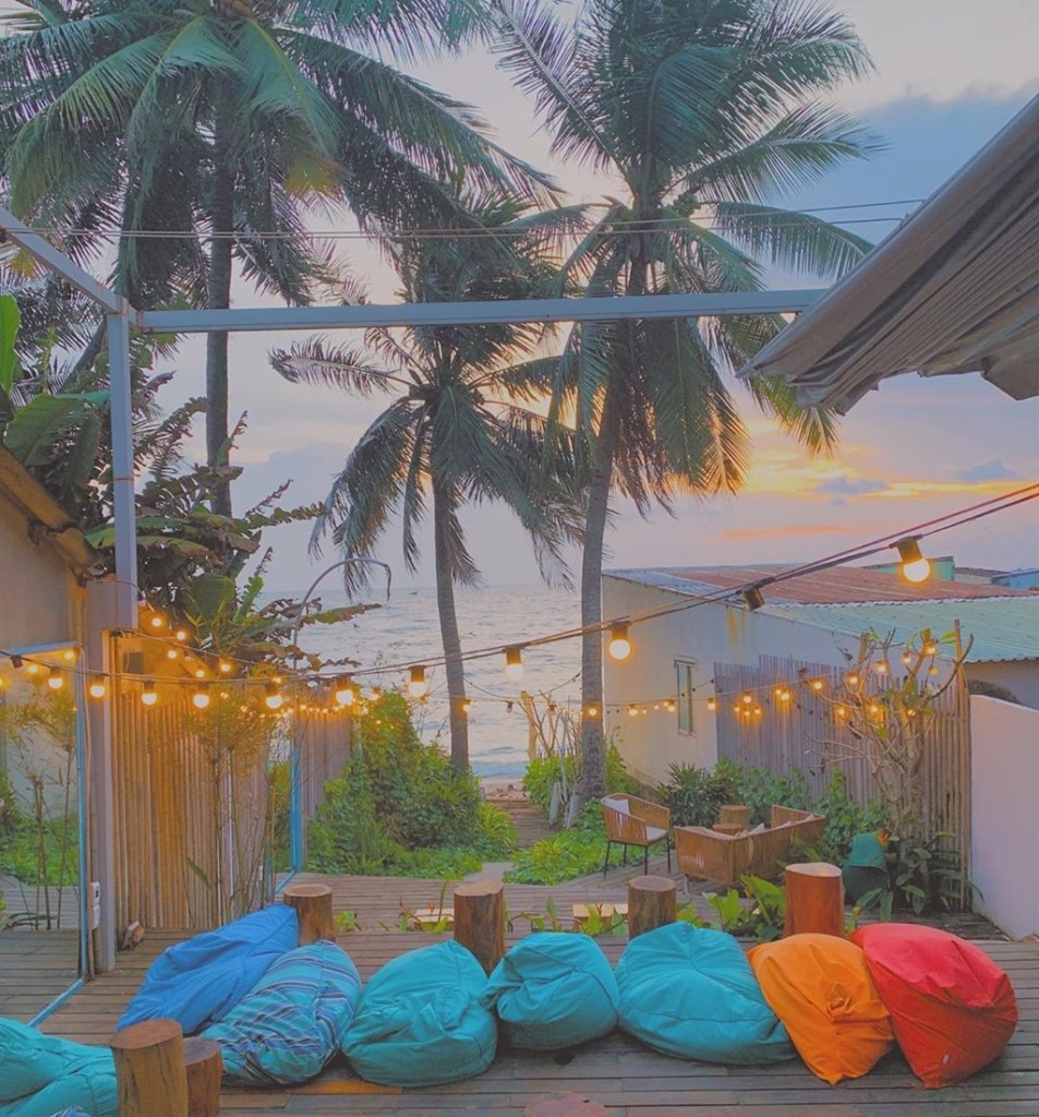 Không gian chill tại quán cà phê view biển Phú Quốc